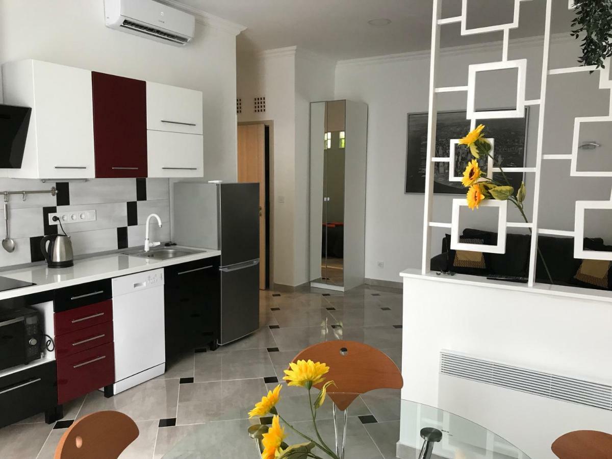 Sunflowers Apartment *
