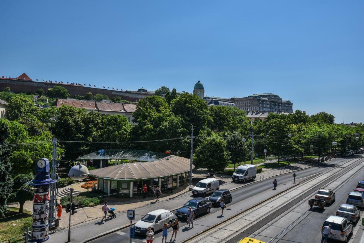 Apartment Castle With Panoramic Balcony Budapest