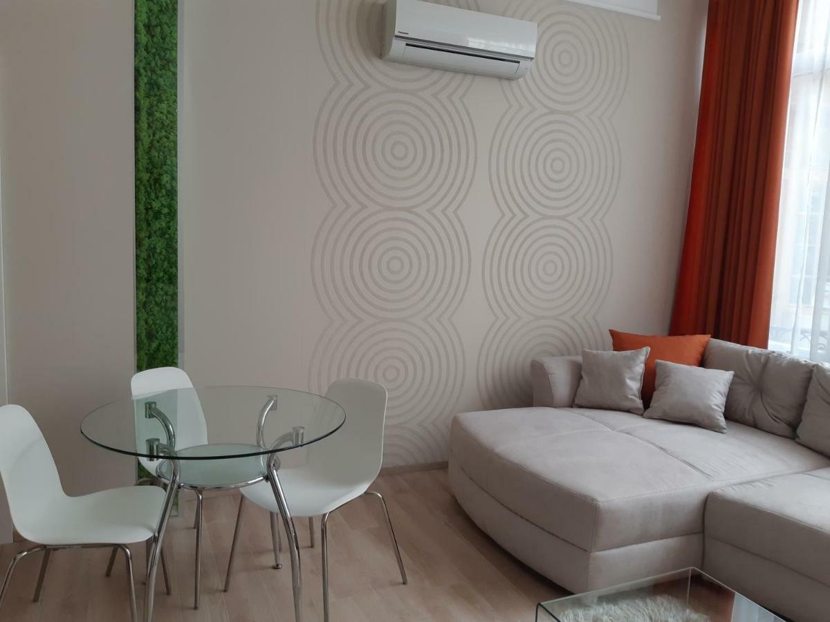 Apartman Modern, Quiet & Cozy In The Middle Of Downtown Near Danube At Fashion Street *