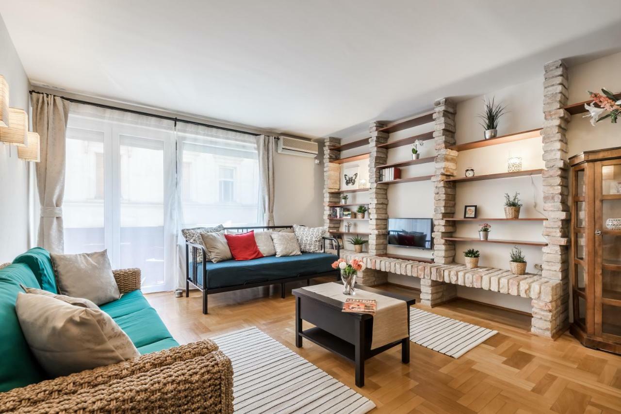 Bpr Golden Corner With Balcony & A/c *