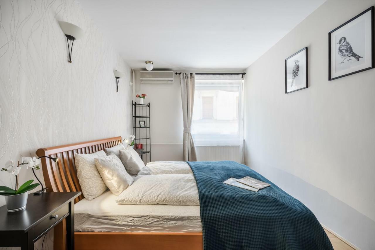 Bpr Golden Corner With Balcony & A/c *