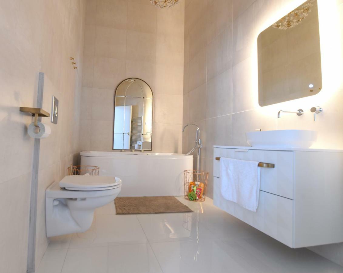 Classic Luxury With Jacuzzi & Sauna Raday Utca *