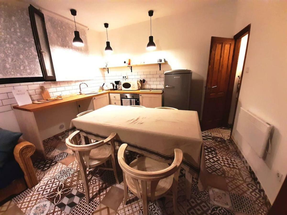 2 Bedroom Near Heroes Square Lägenhet *