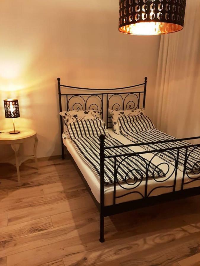 Lägenhet 2 Bedroom Near Heroes Square *