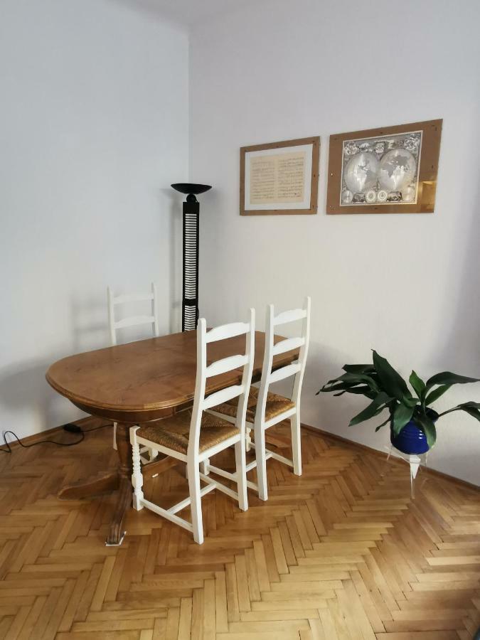 Romantic Studio In 12th District Close To Mom Park