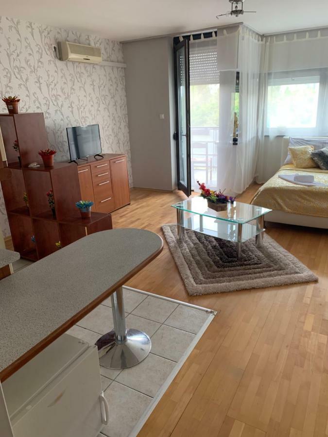 Riverside Apartman *