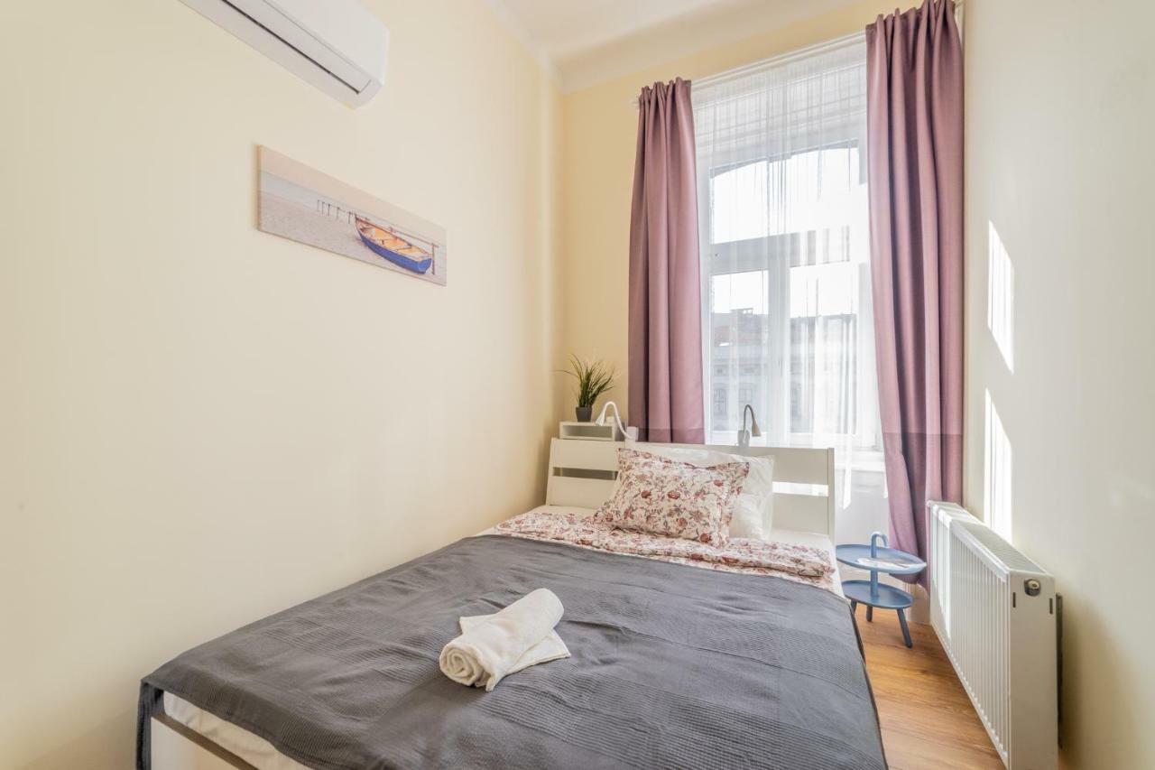 Dohany Residency Inner Synagogue Apartment *