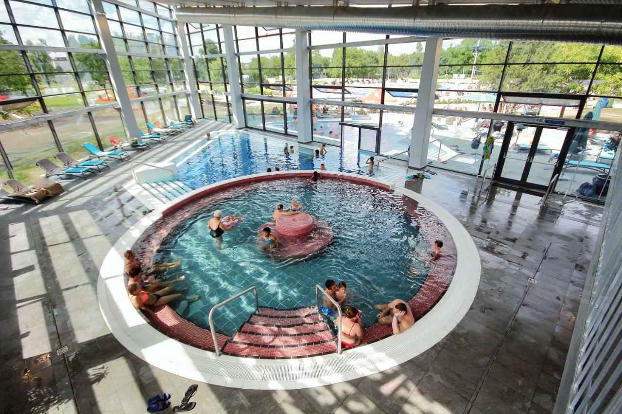 Hideout In Style With Free Parking - Luxury