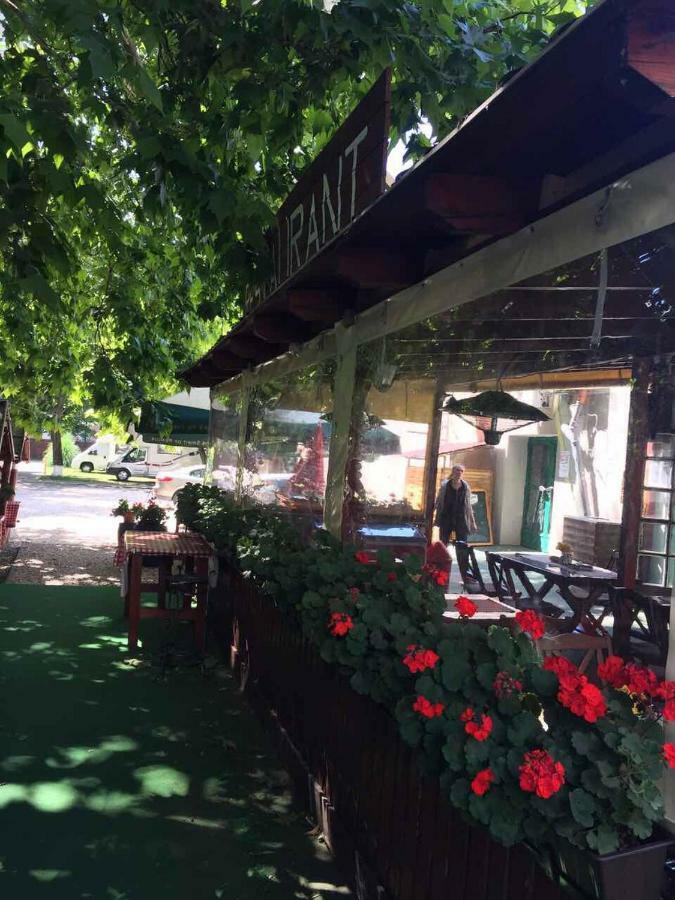 Campsite Haller Wooden Houses Budapest