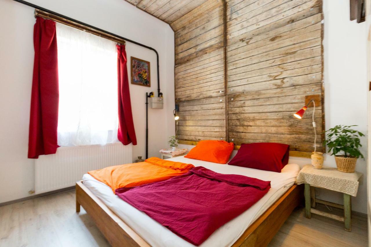 Nest Hostal