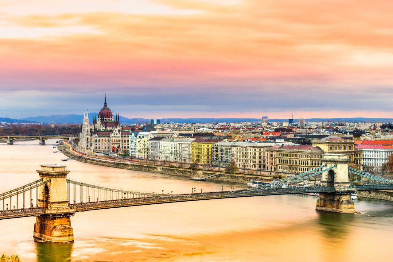 Eye Of Penthouse * Budapest