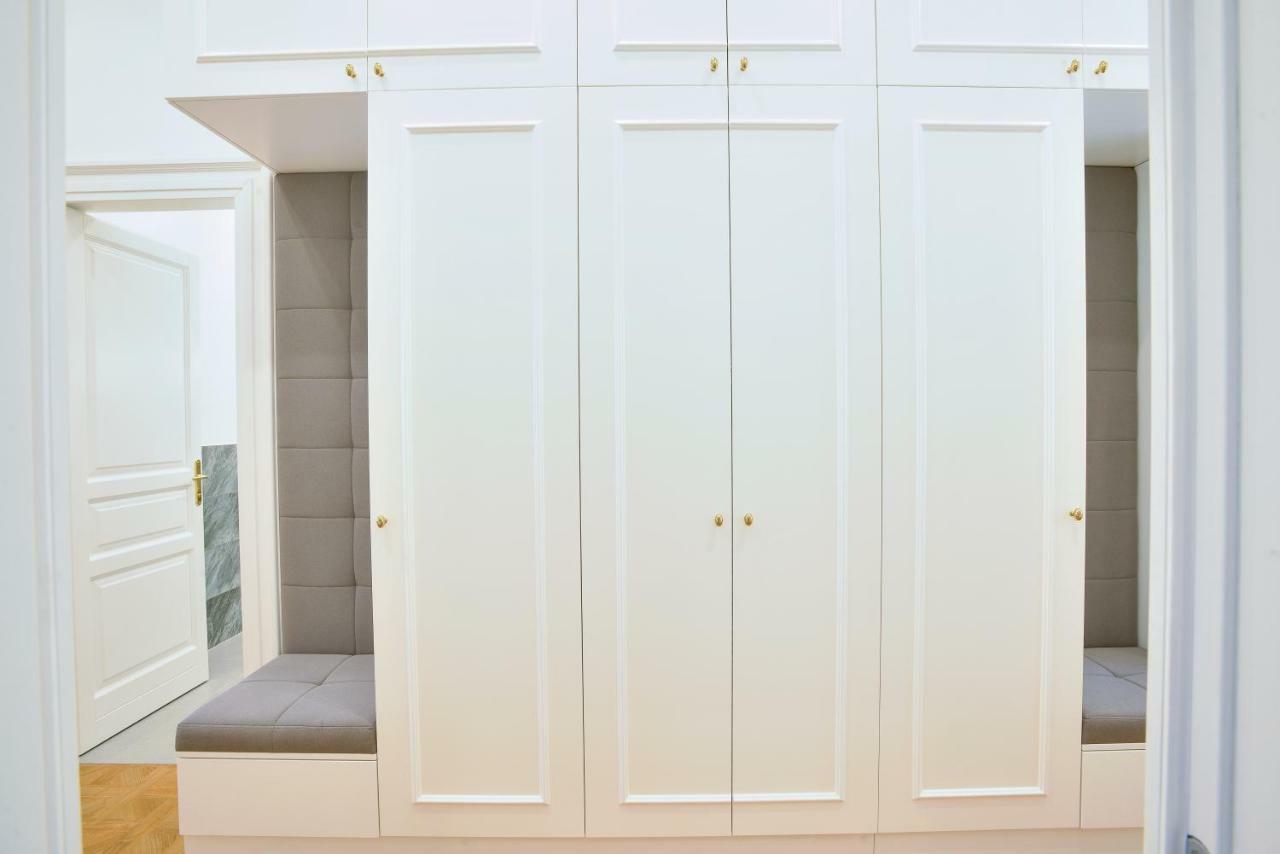 Broadway Apartment *