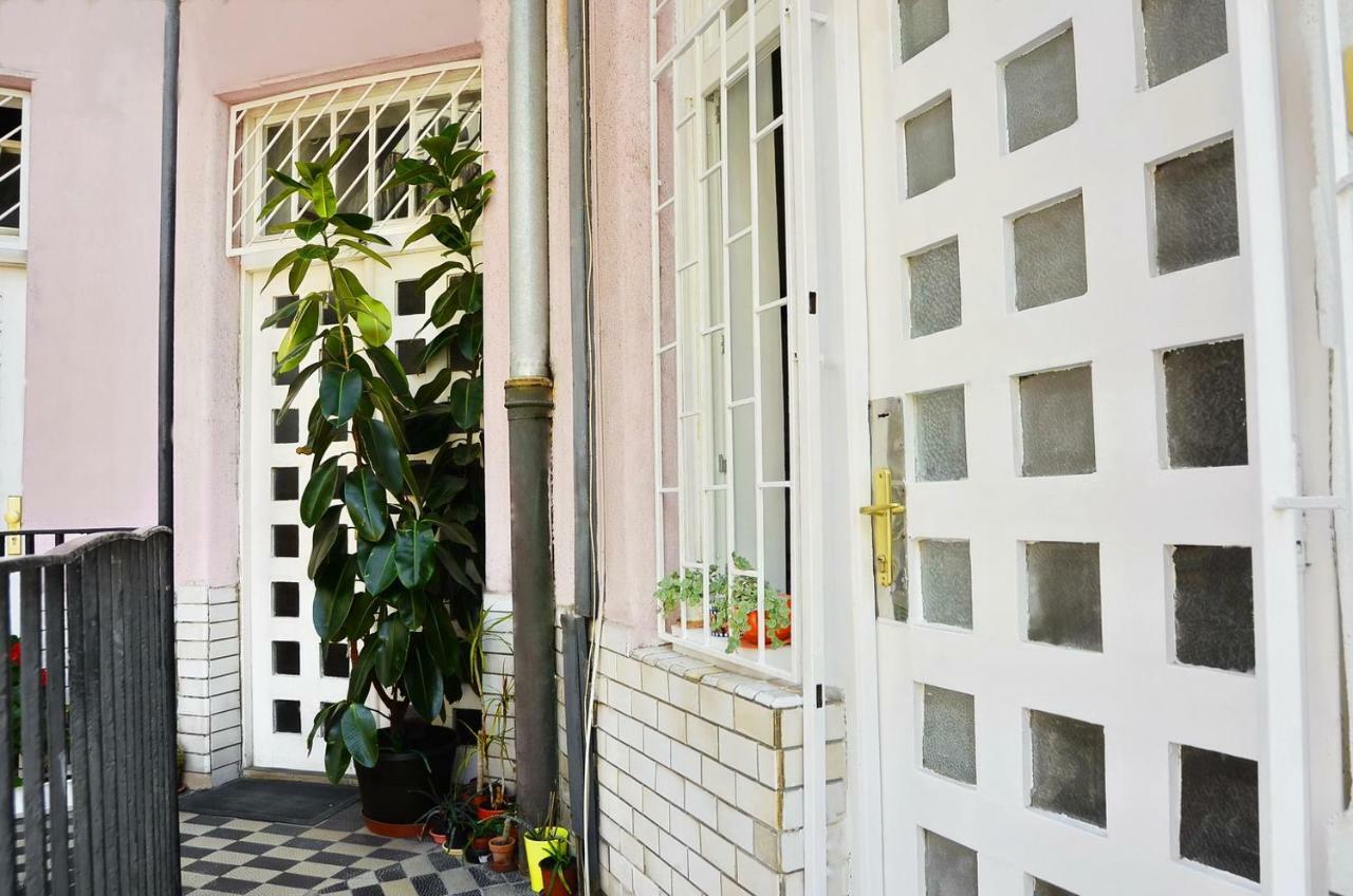 Free Garage!!! Downtown Near The New York Coffee House * Boedapest