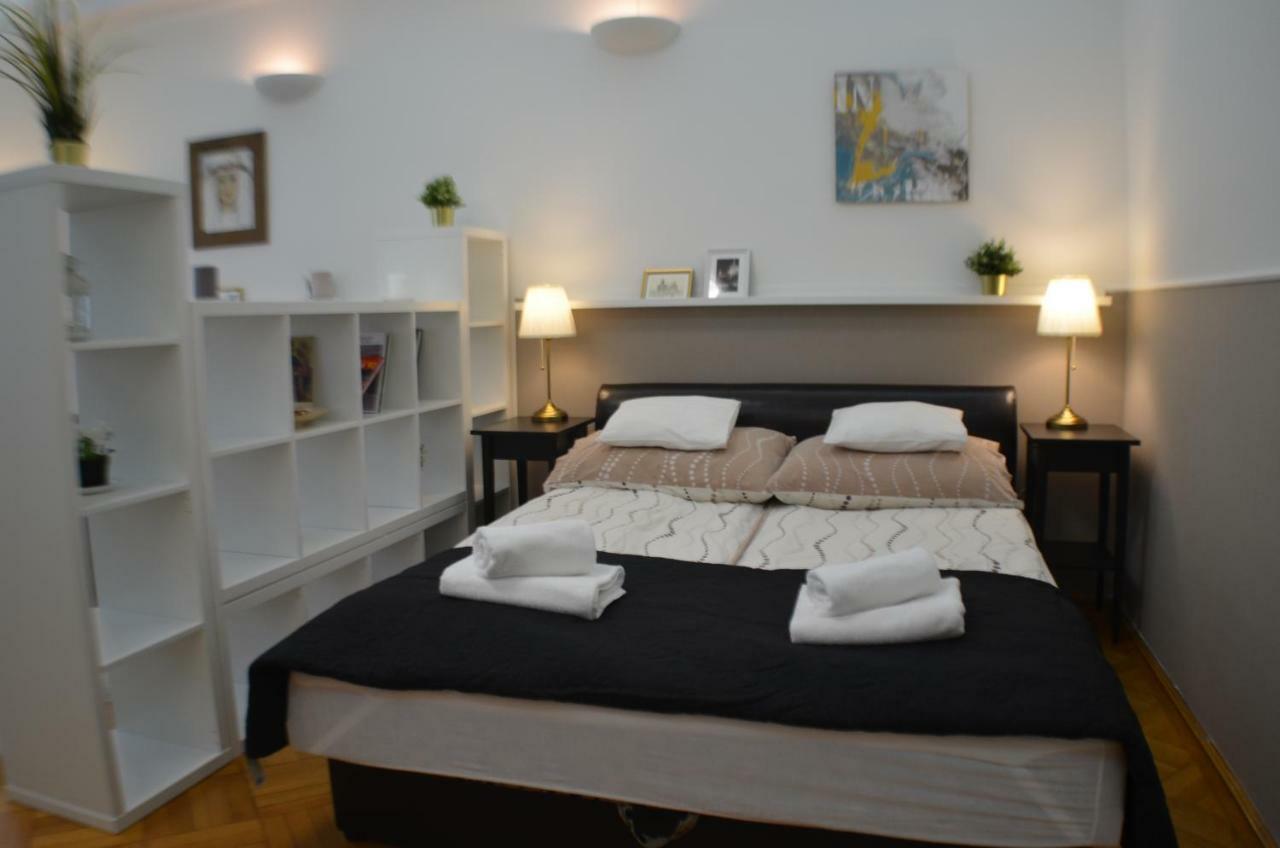 Astoria Flats 2 *