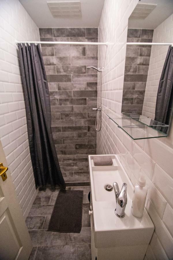 Cheerful And Cozy 2 Bedrooms 2 Bathrooms With Location Budapest