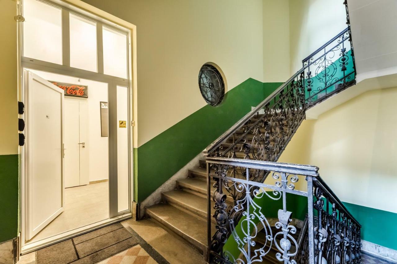 Hello Downtown - Movie Apartman