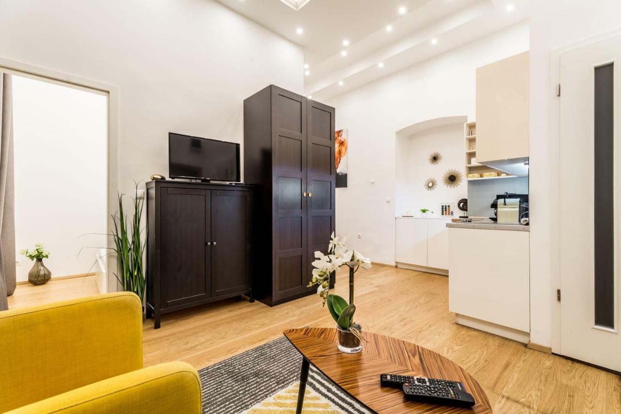 Hello Downtown - Movie Apartman *