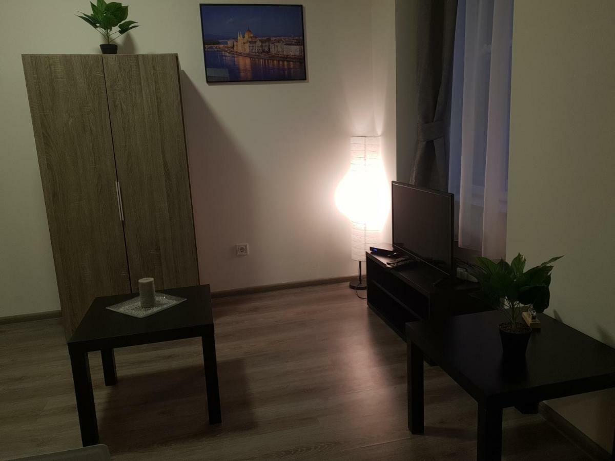Elizabeth Apartment