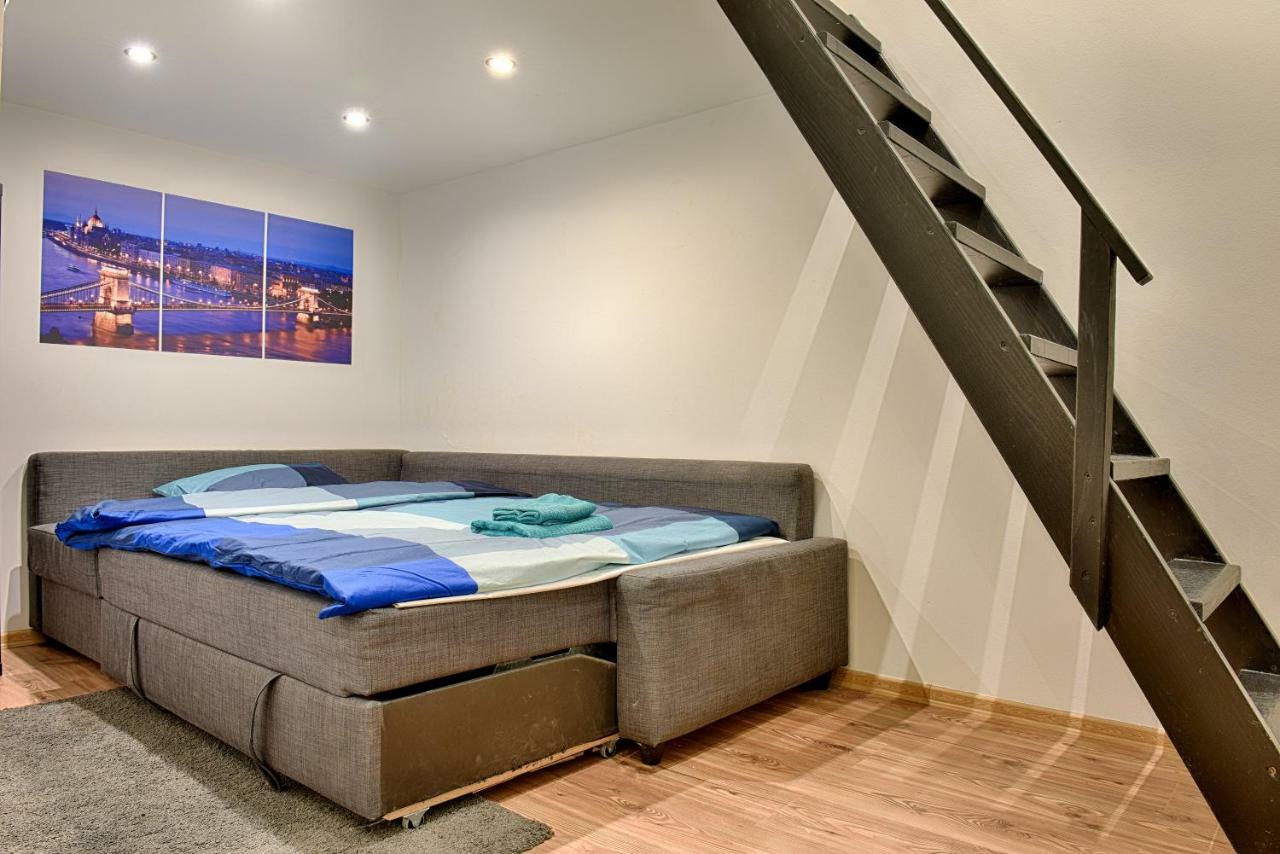 Welcome - A Studio Apt In District 7 *