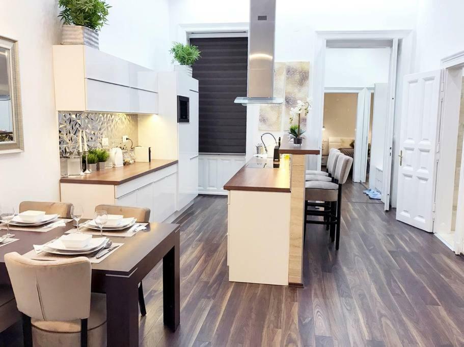 Appartamento Grand Eliza 3bedroom Luxury Apt At Blaha *