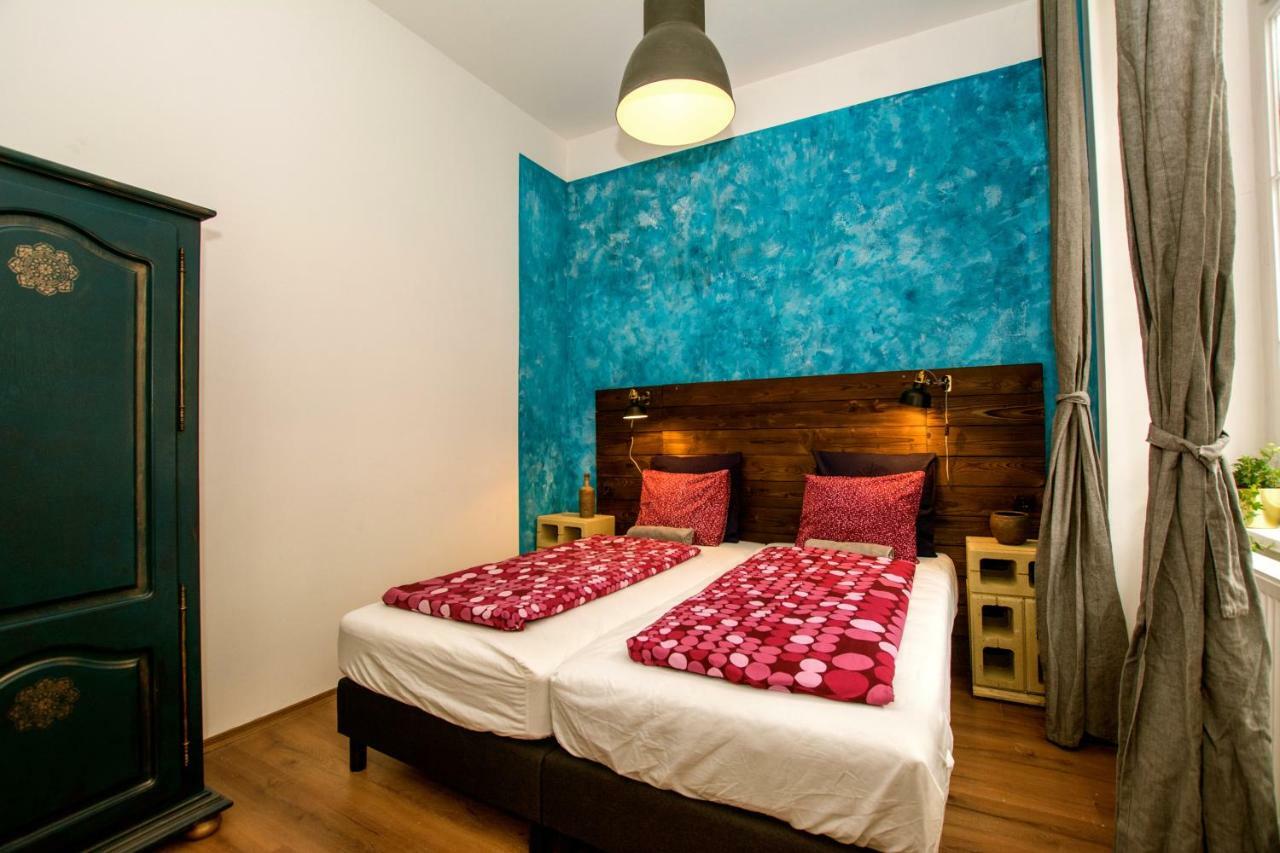 Hedonist Apartahotel