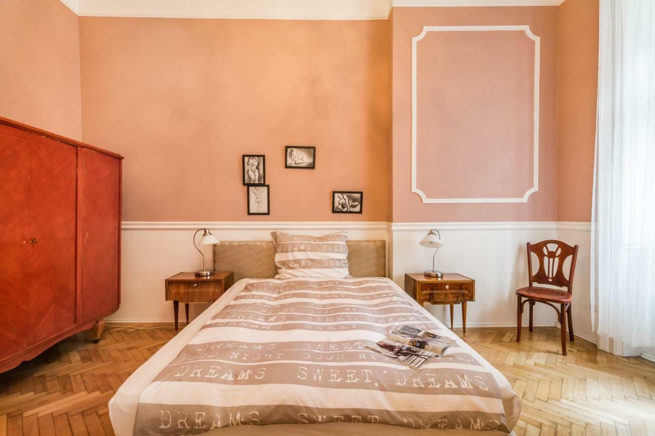 Maison Orange & Maison Rose *