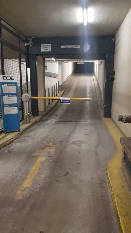 Free Garage!!! Downtown Near The New York Coffee House * Boedapest