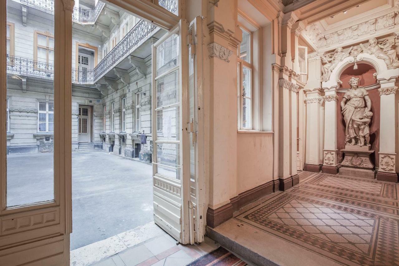 Silver Apartment