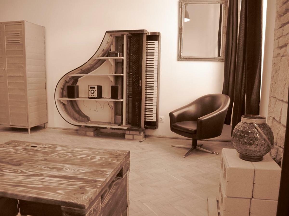 Hedonist 3*