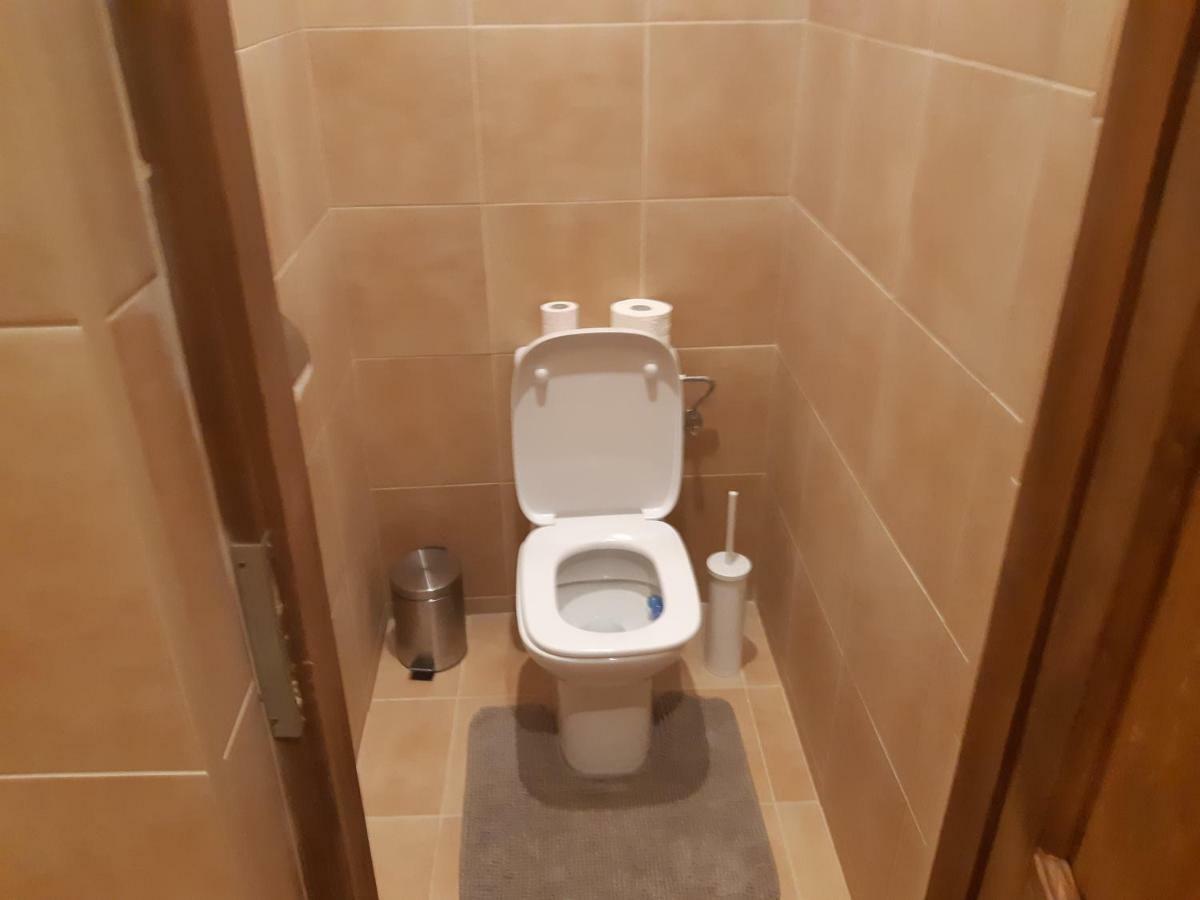 2 Bedroom Near Heroes Square