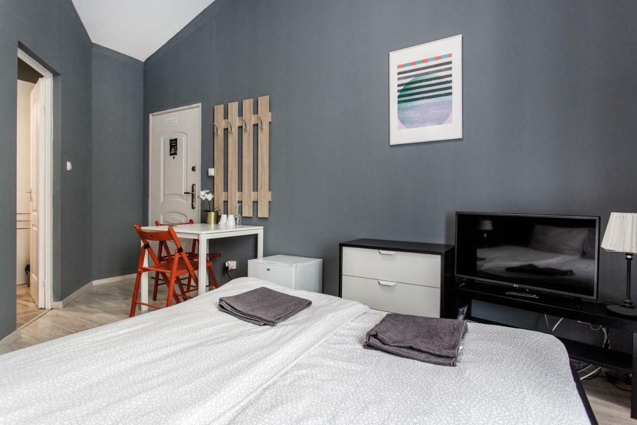 Vinolia Apartment's *