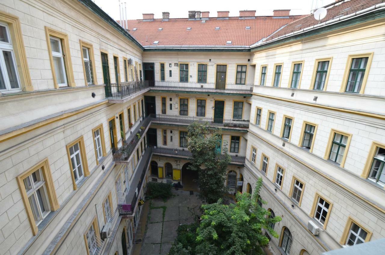 Dohany Residency Inner Synagogue