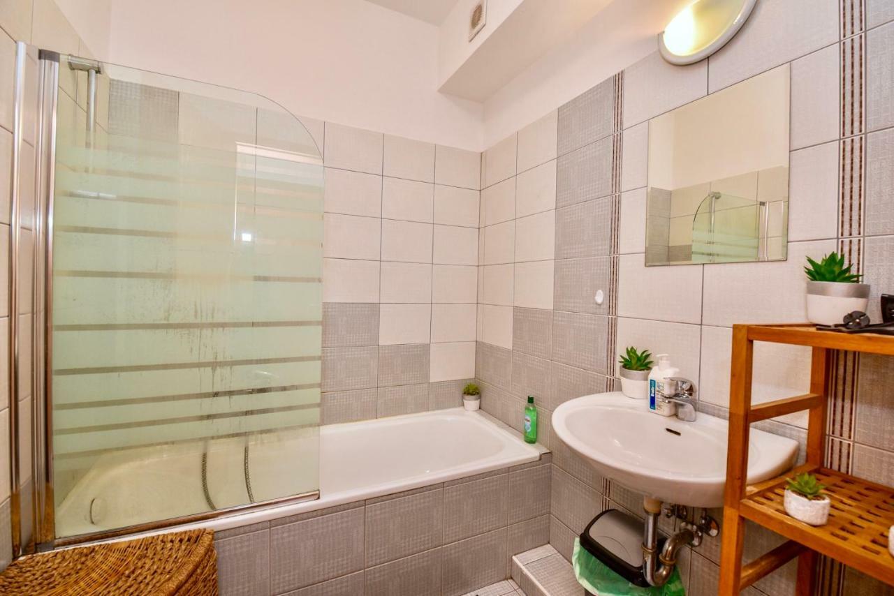 Cappuccino With Balcony And Free Parking Apartment *