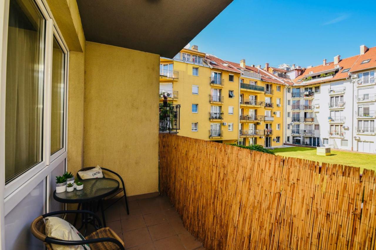 Cappuccino With Balcony And Free Parking Budapest