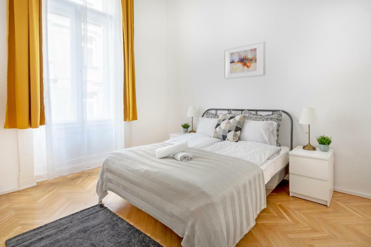 Exclusive Downtown Bella Apartment