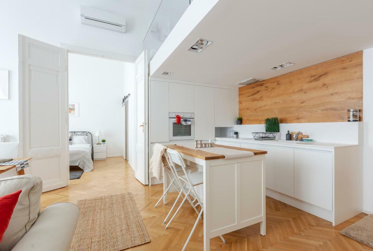 Exclusive Downtown Bella Apartament *