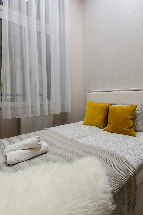 Apartment Deluxe Downtown 2 Bedrm, 2 Bathrm Budapest