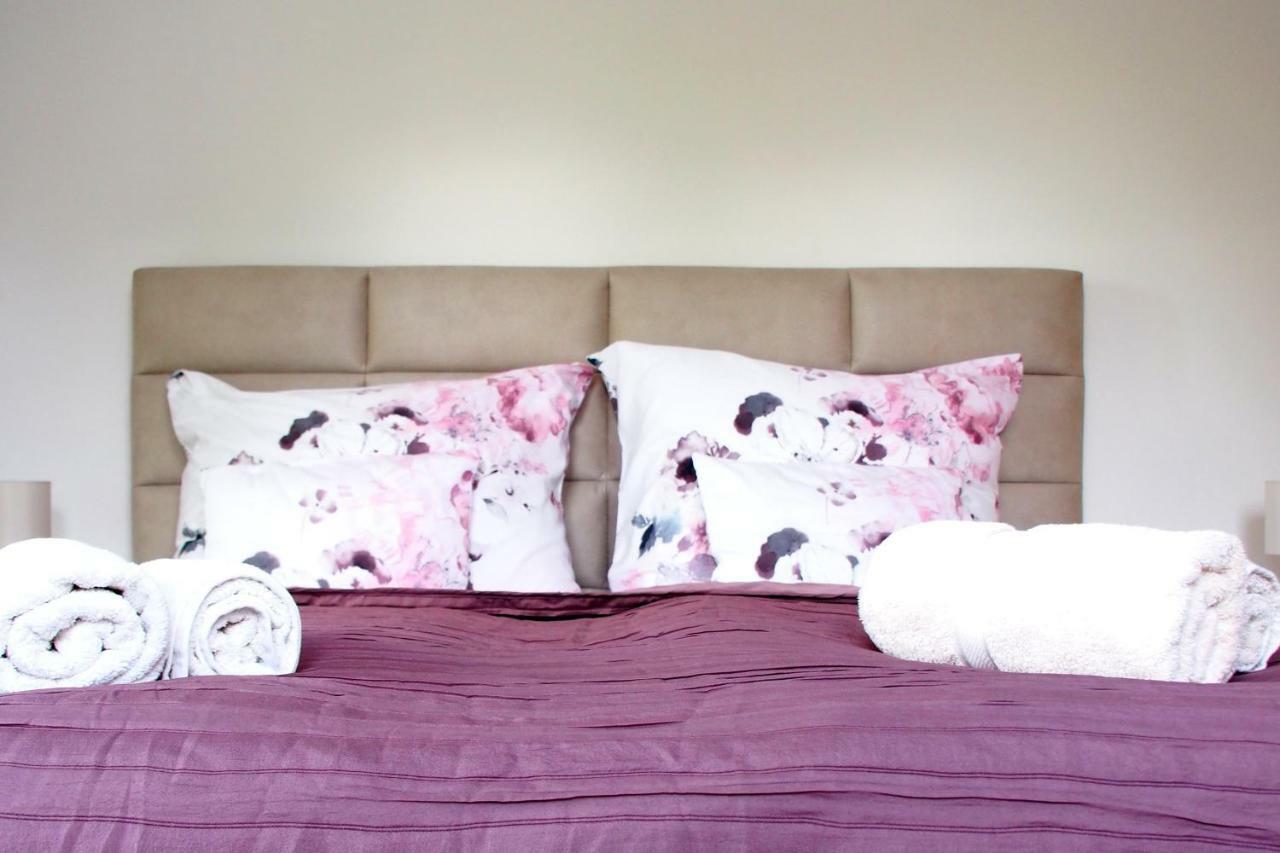 Buda Valley: With Garden Apartamento *