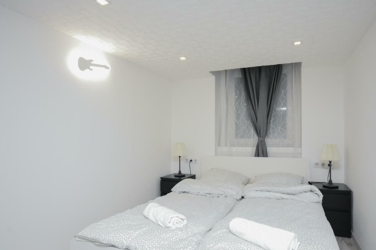 Apartment Modern Design In The Center *