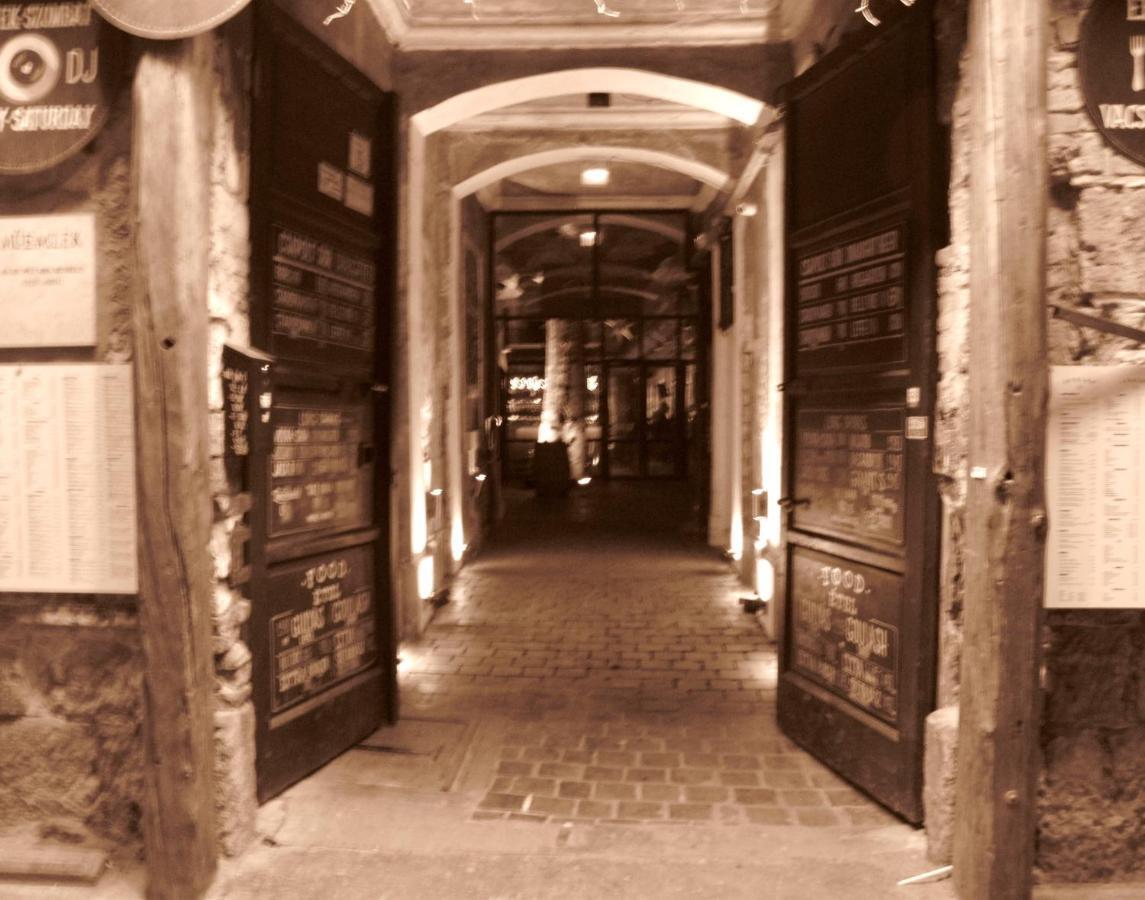 Hedonist Apartahotel 3*