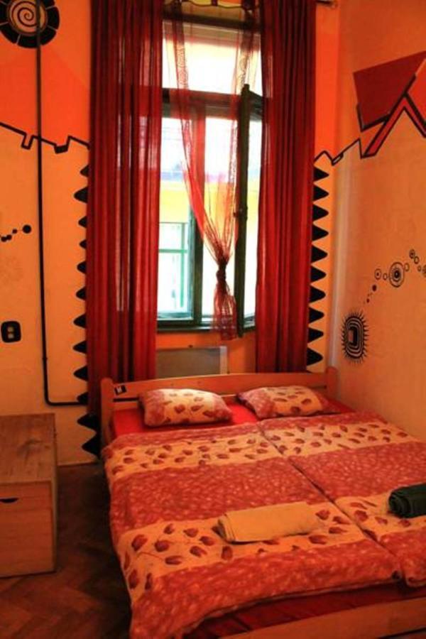Downtown Hostal *