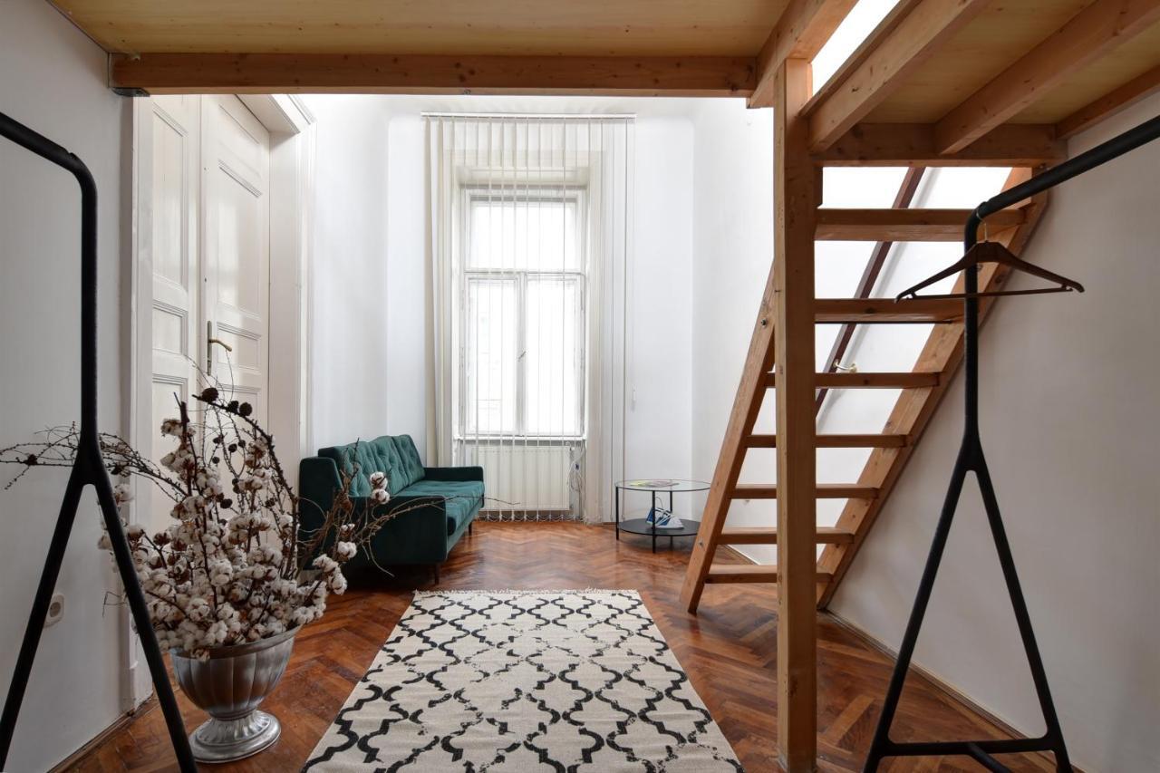 Bg Kaldy Gyula Studio's * Budapest