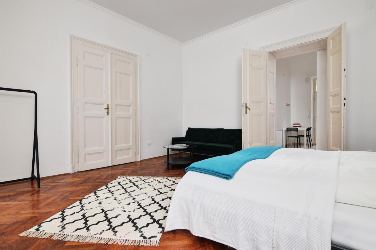 Bg Kaldy Gyula Studio's * Budapest
