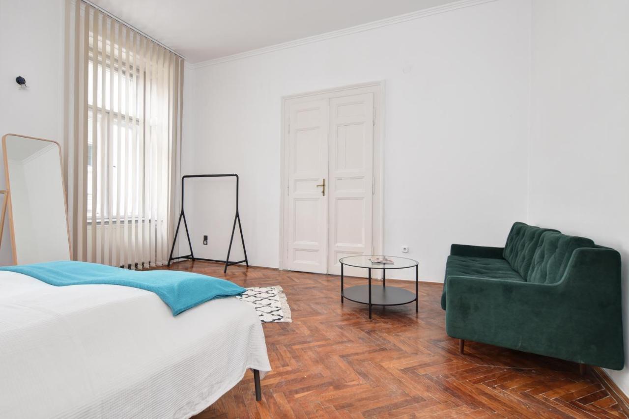 Bg Kaldy Gyula Studio's * Budapest