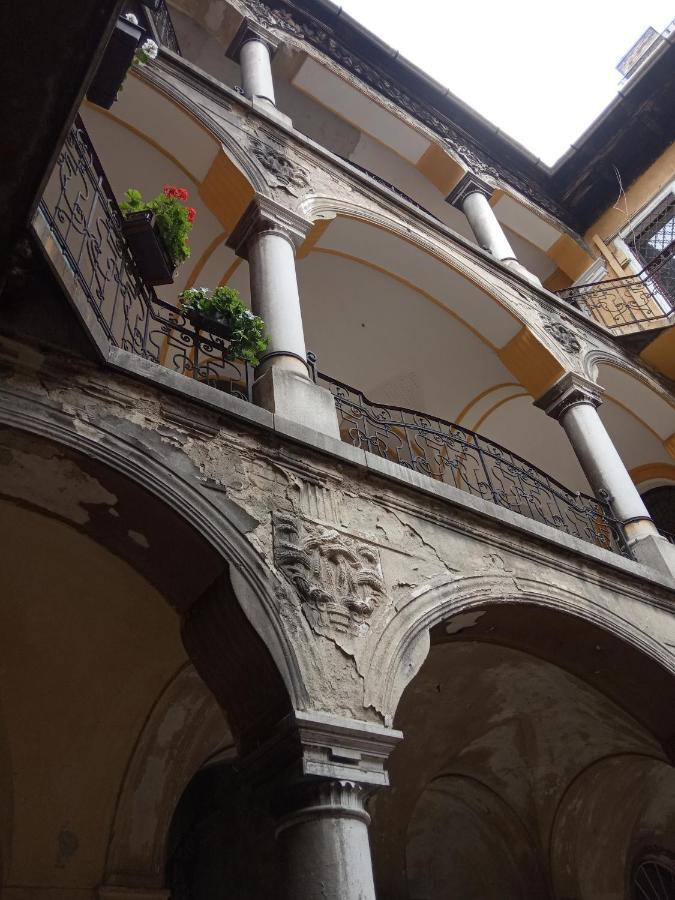 Jolie In Historical Center Apartmán *