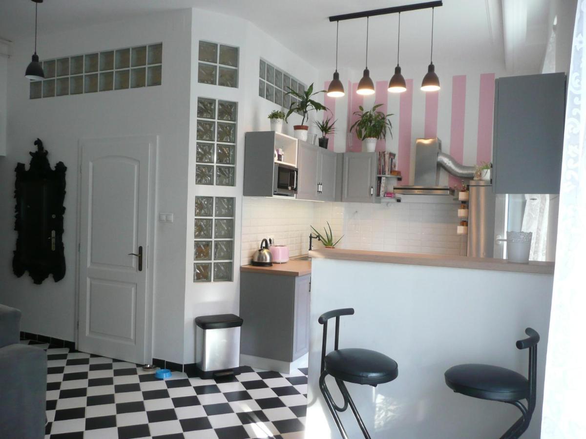 Modern City Center Location: Party, Sightsee, Rest Apartamento *