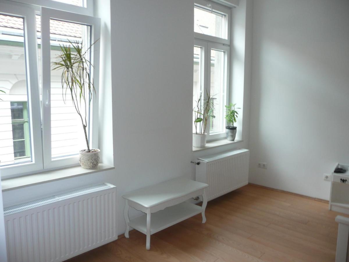 Modern City Center Location: Party, Sightsee, Rest Apartamento