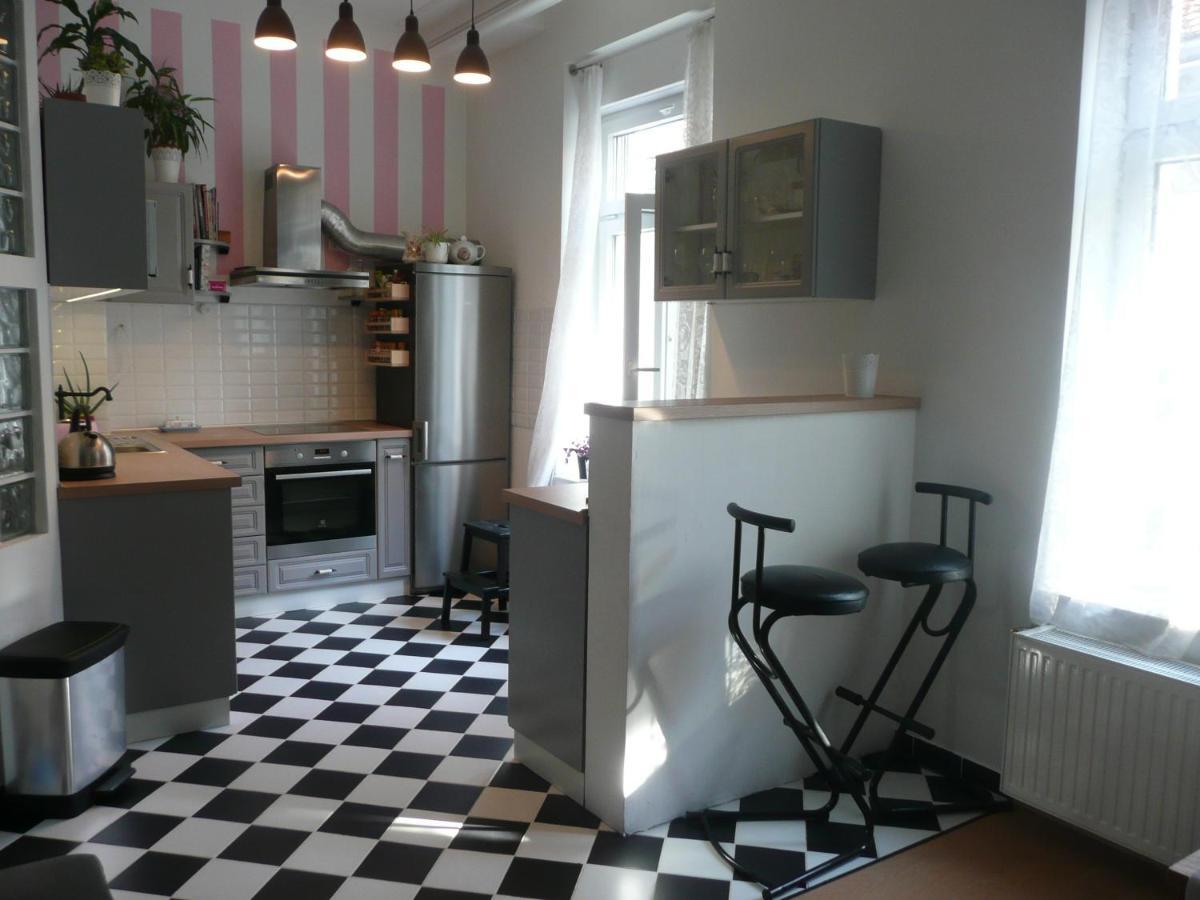 Modern City Center Location: Party, Sightsee, Rest Apartamento