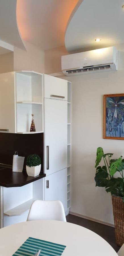 Blue Ball Apartment *