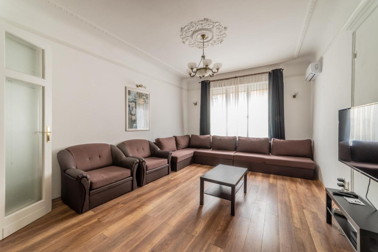 Of Eleven Apartamento *